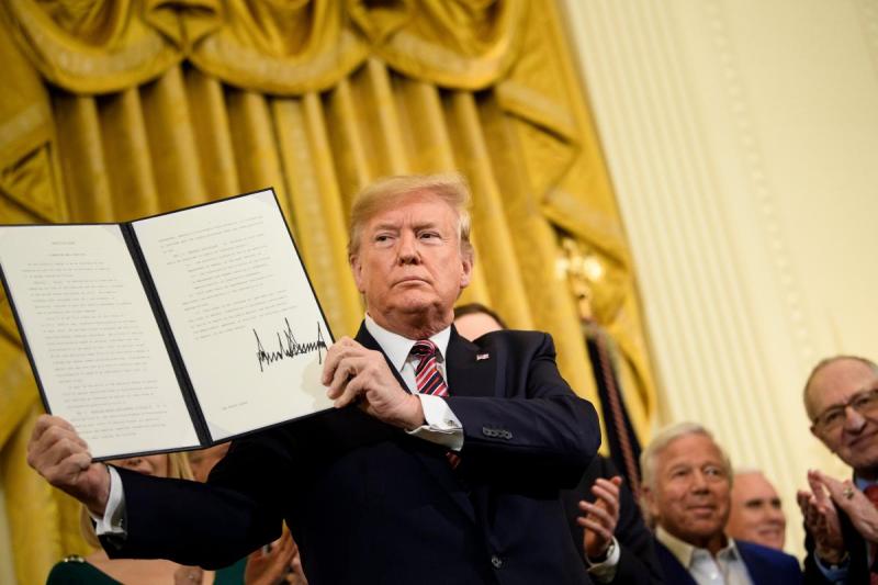 Trump Signs Exec Order Carolyn Yeager